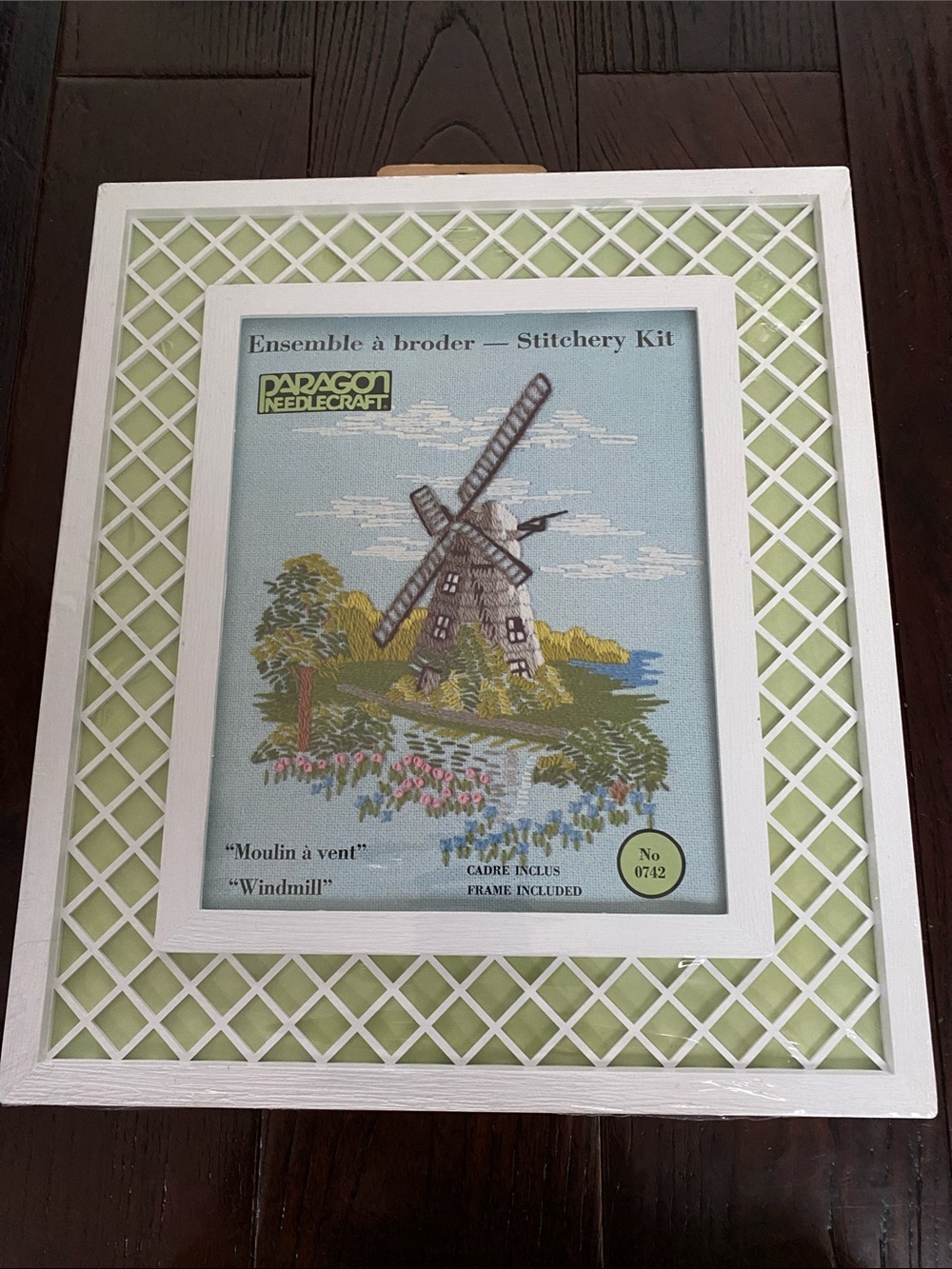 Paragon 1978 ‘Windmill’ Stitchery Kit Needlecraft Crewel With Frame